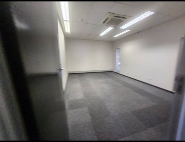 686M² OFFICE TO LET IN RANDJESPARK